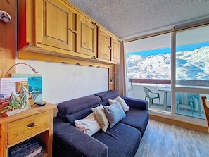 Living area - Spacious studio, balcony, sunny view - 4 guests (Les Menuires)