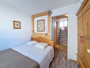 Room - Spacious studio, balcony, sunny view - 4 guests (Les Menuires)