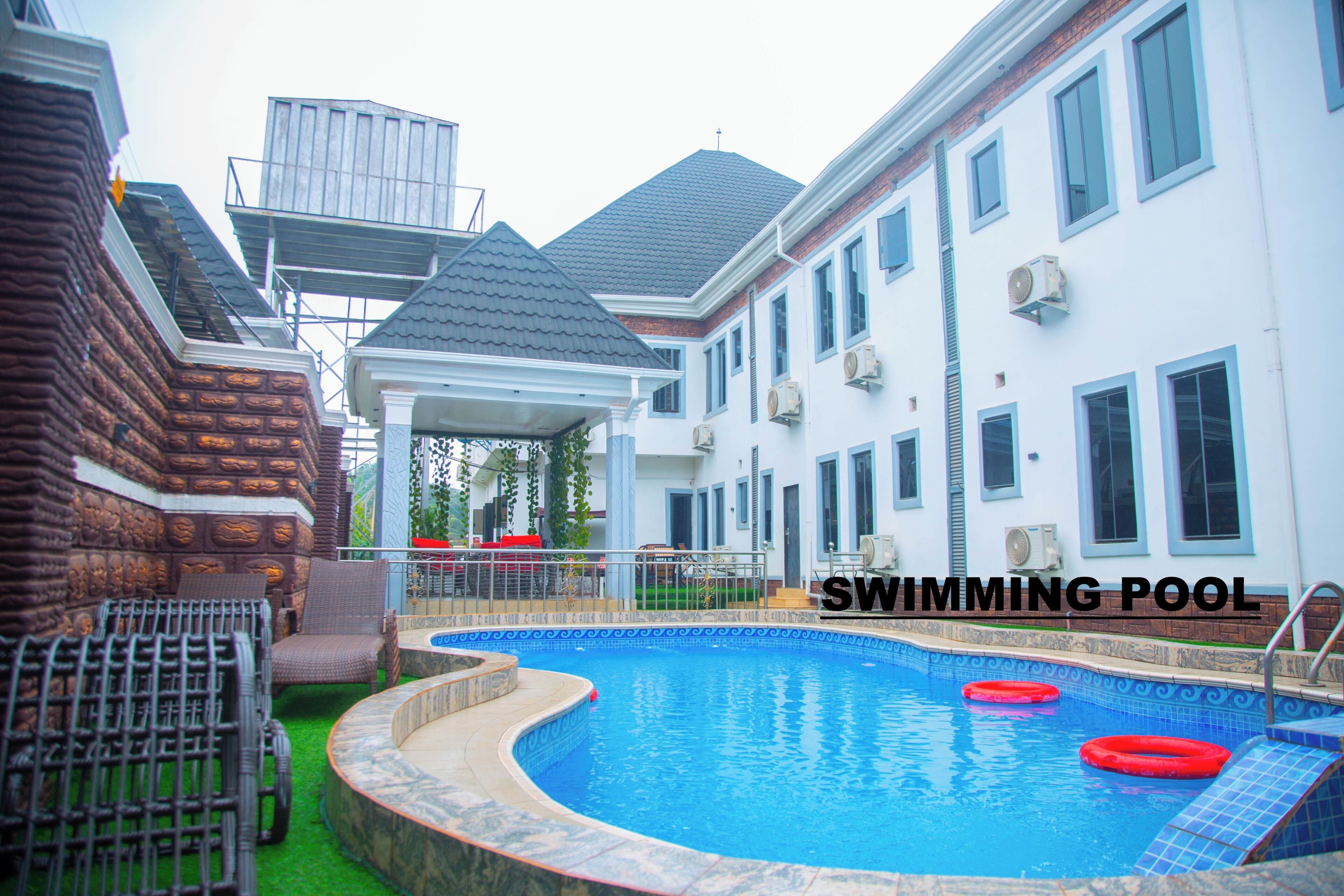 Una piscina al aire libre. Great Majesty Hotel 