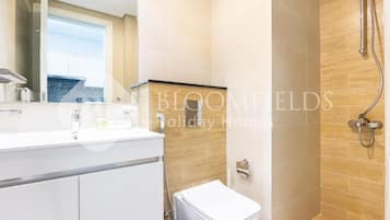 Apartment, Balcony | Bathroom