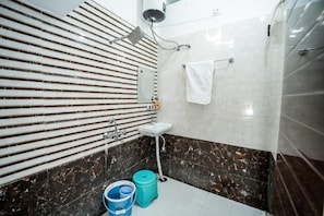 Doccia, set di cortesia gratuito, asciugamani, sapone