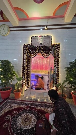 Spa - Omji Ashram - Char Bhuja Dham (Ayodhya)