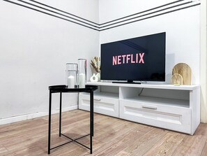 Interior - Urban House | 10' Cathedral M2/M5 - Self Check-in -WiFi (Milano)