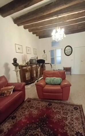 Interior - Vintage house. (Iglesias)