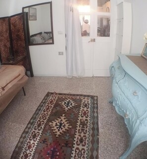 3 bedrooms, iron/ironing board, free WiFi, bed sheets - Vintage house. (Iglesias)