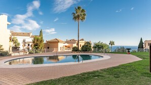 Pool - Apartment Near Benalmadena's Golden Beaches (Benalmádena)