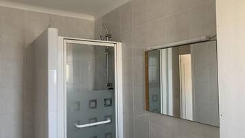 Classic Apartment, 2 Bedrooms, Non Smoking, Balcony | Bathroom