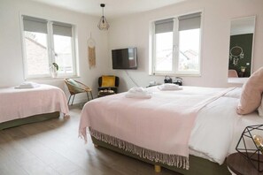 Triple Room, Valley View | Laptop workspace, free WiFi - Hotel Vier Jaargetijden (Epen)