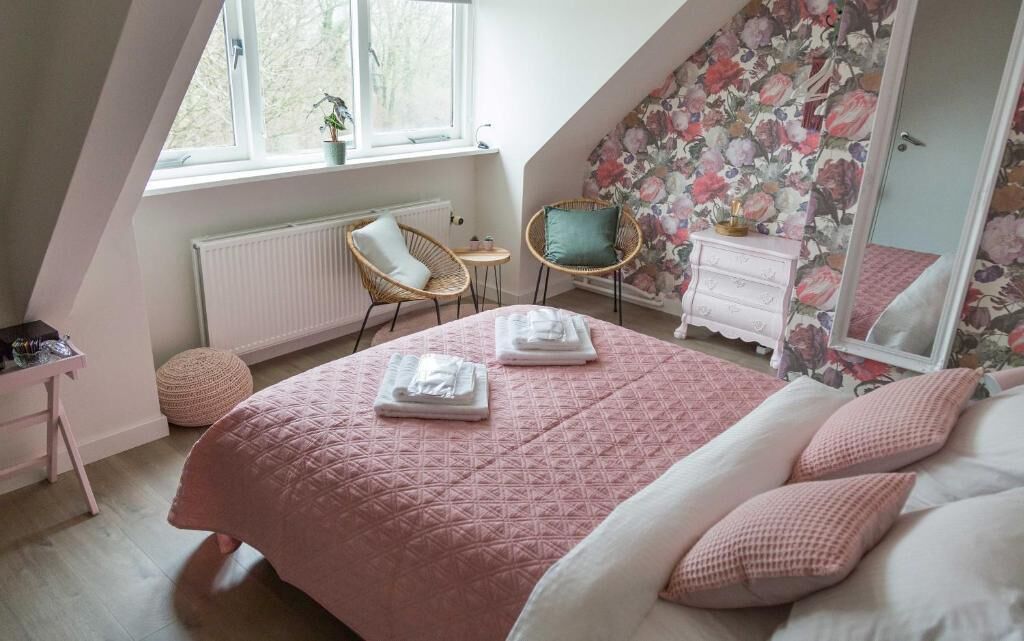Kahden hengen comfort-huone | Kannettavalle tietokoneelle sopiva työtila, ilmainen Wi-Fi