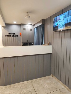 Lobby - Hotel Paris Grand (Ahmedabad)