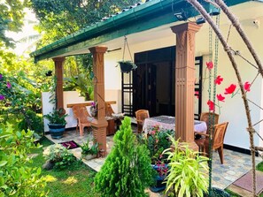 Outdoor dining - Aloe Home Stay (Sigiriya)