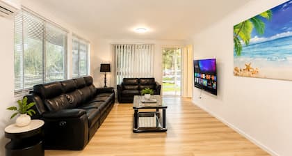 3BR Family Home · Walk to Waterfront & Wading Pool