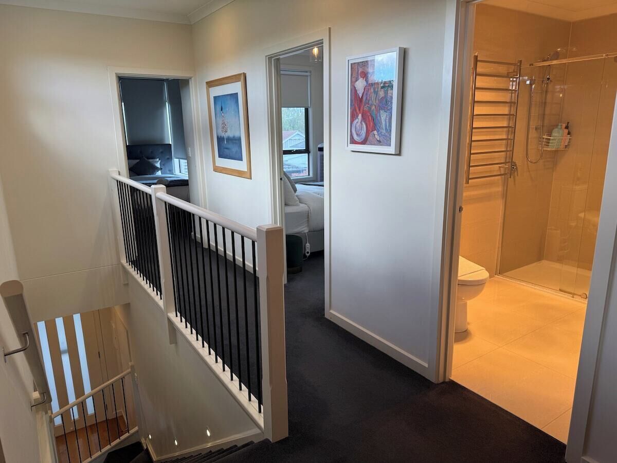 3 bedrooms, desk, iron/ironing board, bed sheets