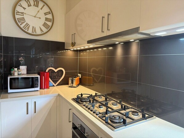 Fridge, microwave, oven, stovetop