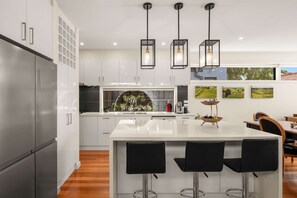 Fridge, microwave, oven, stovetop - Luxury Family Time 3 Bedroom Retreat | Sunny Deck & Yard (Camberwell)