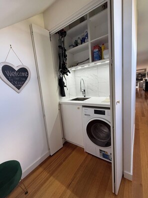 Interior - Luxury Family Time 3 Bedroom Retreat | Sunny Deck & Yard (Camberwell)