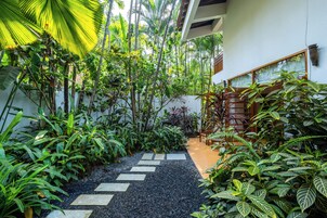 Villa, 2 habitaciones, piscina privada, vistas al jardín | Ropa de cama de alta calidad y edredones de plumas