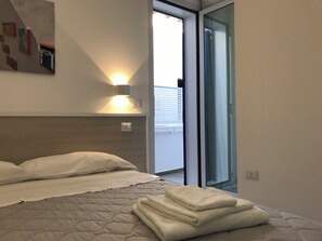 2 chambres, lit parapluie, Wi-Fi, draps fournis