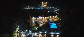 รัสติก วิลลาส์ บาร์โลวิก