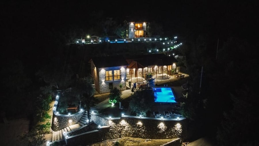 RUSTIC VILLAS BARLOVIC