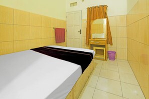 Standard Double Room - OYO 95189 Aza Guesthouse (Makassar)