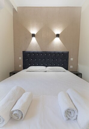 2 bedrooms, iron/ironing board, WiFi, bed sheets - Happy Ellen Seafront 2 by Travel Pro Services (Nea Plagia)
