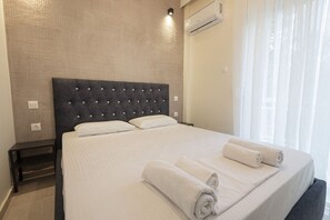 2 bedrooms, iron/ironing board, WiFi, bed sheets - Happy Ellen Seafront 2 by Travel Pro Services (Nea Plagia)