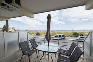 Outdoor dining - Happy Ellen Seafront 3 by Travel Pro Services (Nea Plagia)
