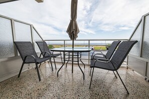 Outdoor dining - Happy Ellen Seafront 3 by Travel Pro Services (Nea Plagia)