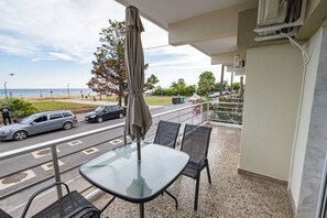Outdoor dining - Happy Ellen Seafront 4 by Travel Pro Services (Nea Plagia)