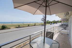 Terrace/patio - Happy Ellen Seafront 5 by Travel Pro (Nea Plagia)
