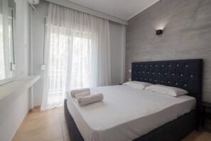 2 chambres, fer et planche à repasser, Wi-Fi, draps fournis