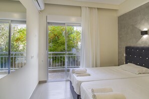 2 bedrooms, iron/ironing board, WiFi, bed sheets - Happy Ellen Seafront 6 by Travel Pro Services (Nea Plagia)