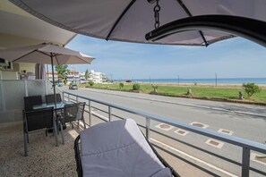 Terrace/patio - Happy Ellen Seafront 6 by Travel Pro Services (Nea Plagia)