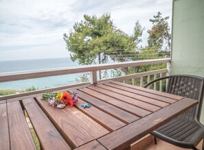 Outdoor dining - Seagull House by RentalsPro - Nea Potidaia (Nea Potidaia)