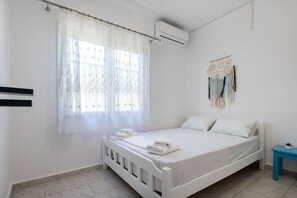 Iron/ironing board, WiFi, bed sheets - Filia Apartment Afroditi by RentalsPro (Nea Fokea)
