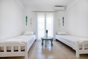 Iron/ironing board, WiFi, bed sheets - Filia Apartment Aposperitis by RentalsPro (Nea Fokea)