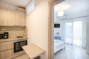 1 bedroom, iron/ironing board, WiFi, bed sheets - Filia Apartment Avgerinos by RentalsPro (Nea Fokea)