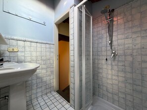 Regadera, secadora de cabello, bidet