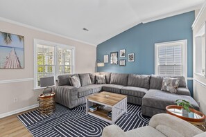 Living area - The Blue Angel-In Ground Pool (Charleston)