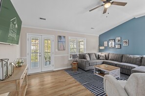 Living area - The Blue Angel-In Ground Pool (Charleston)