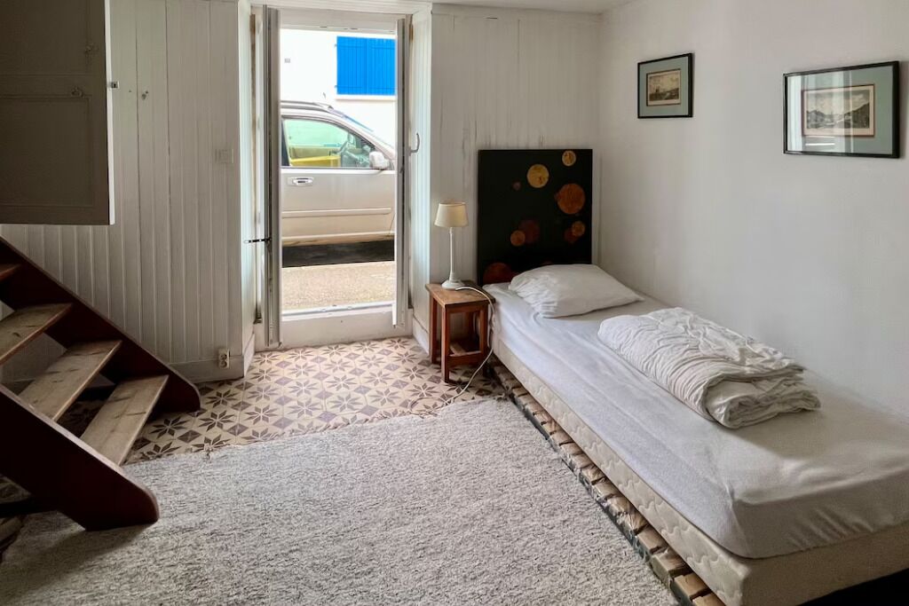 3 chambres, fer et planche à repasser
