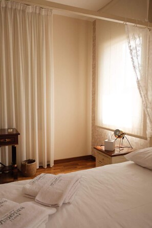 5 bedrooms, iron/ironing board, WiFi, bed sheets - Epavli Papadopoulou - Luxurious Mansion - Pool & Garden (Kornos)