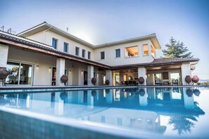 Pool - Epavli Papadopoulou - Luxurious Mansion - Pool & Garden (Kornos)