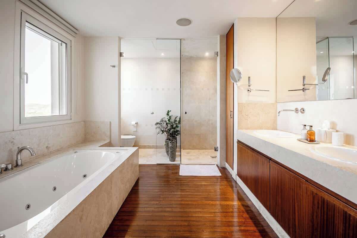Shower, hair dryer, towels, shampoo
