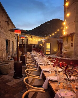 Outdoor dining - Little Daisy Manson |Two Villas | Sleeps 33 Jerome (Sedona)