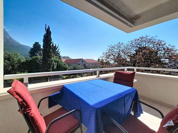 Sea, Ocean, Coast, Sunlight, Shade, Evening, Balcony, Awning, Beach, Shadow - Cosy apartment for 2 guests with A/C, WIFI, TV, balcony and pets allowed (Kraj)