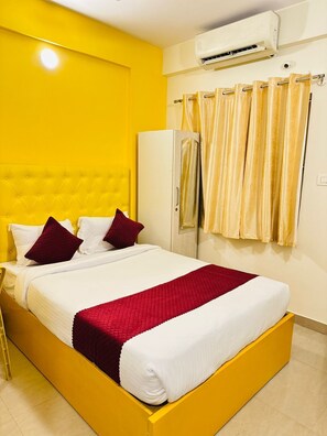 Chambre Double Deluxe, vue ville | Coffres-forts dans les chambres, bureau