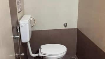 Deluxe Double Room, City View | Bathroom