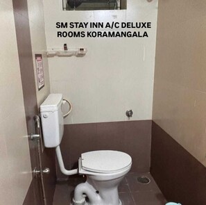 Deluxe Double Room, City View | Bathroom